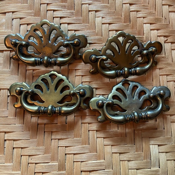 Vintage Set of 4 Antique Brass, Drawer Pulls Canada 2561 - Picture 1 of 2